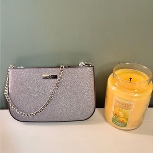 Kate Spade Kenzie Glitter Lilly Pochette
Candied Flower (Silver)